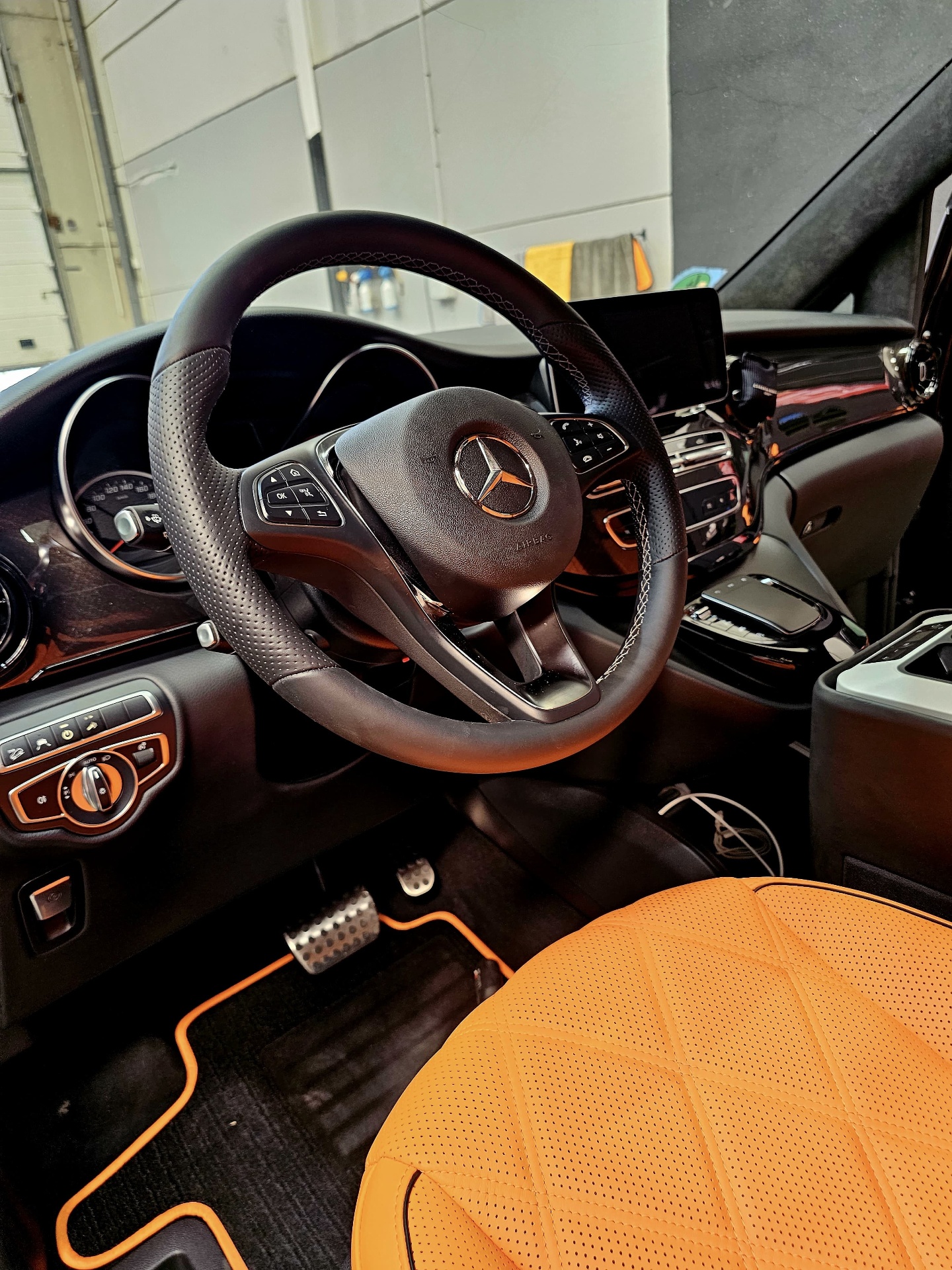 Mercedes V-Class cockpit detailing